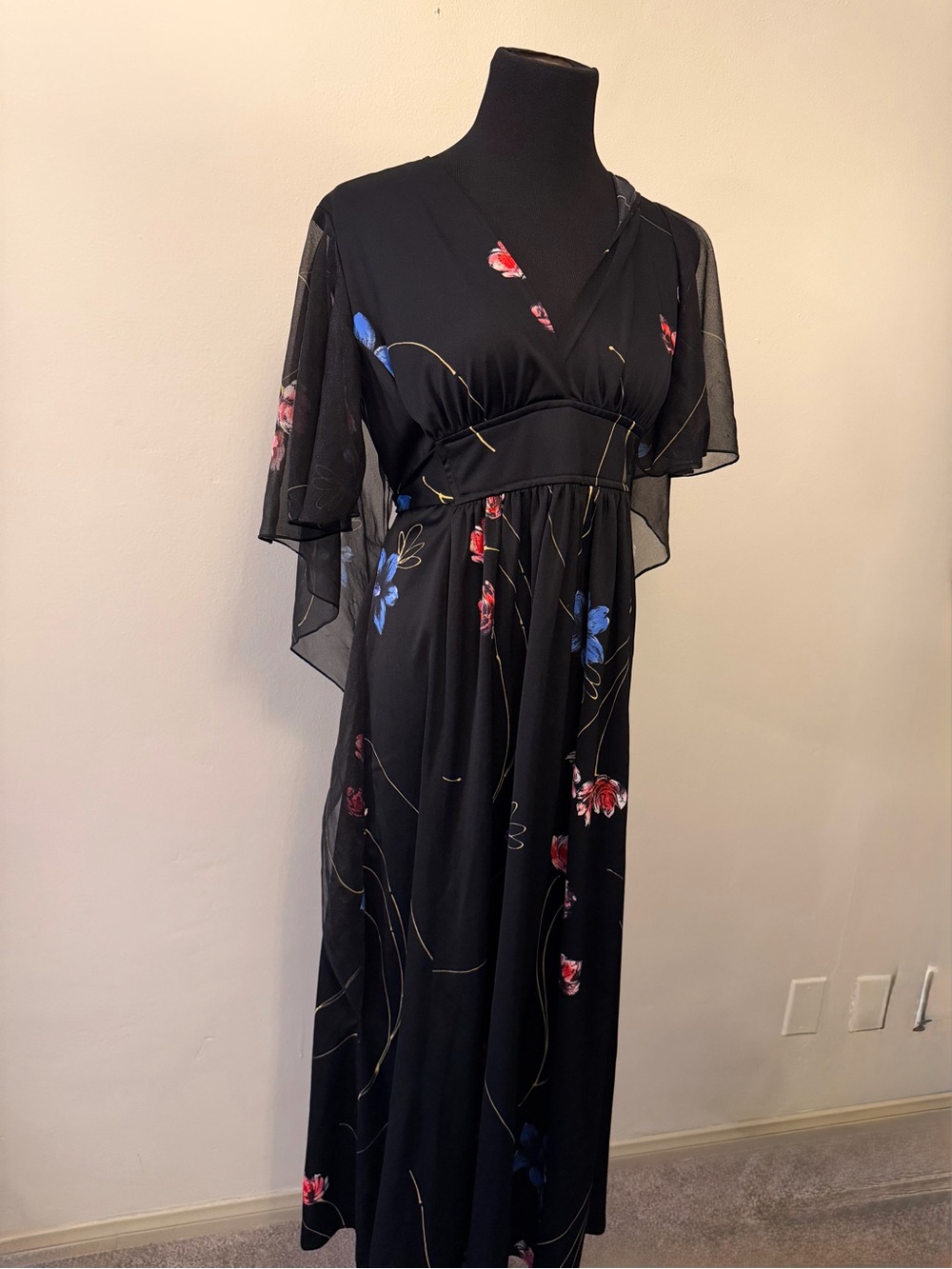 Vintage 1970s Becky G Black Floral V-Neck Maxi Dress with bag wing sleeves
